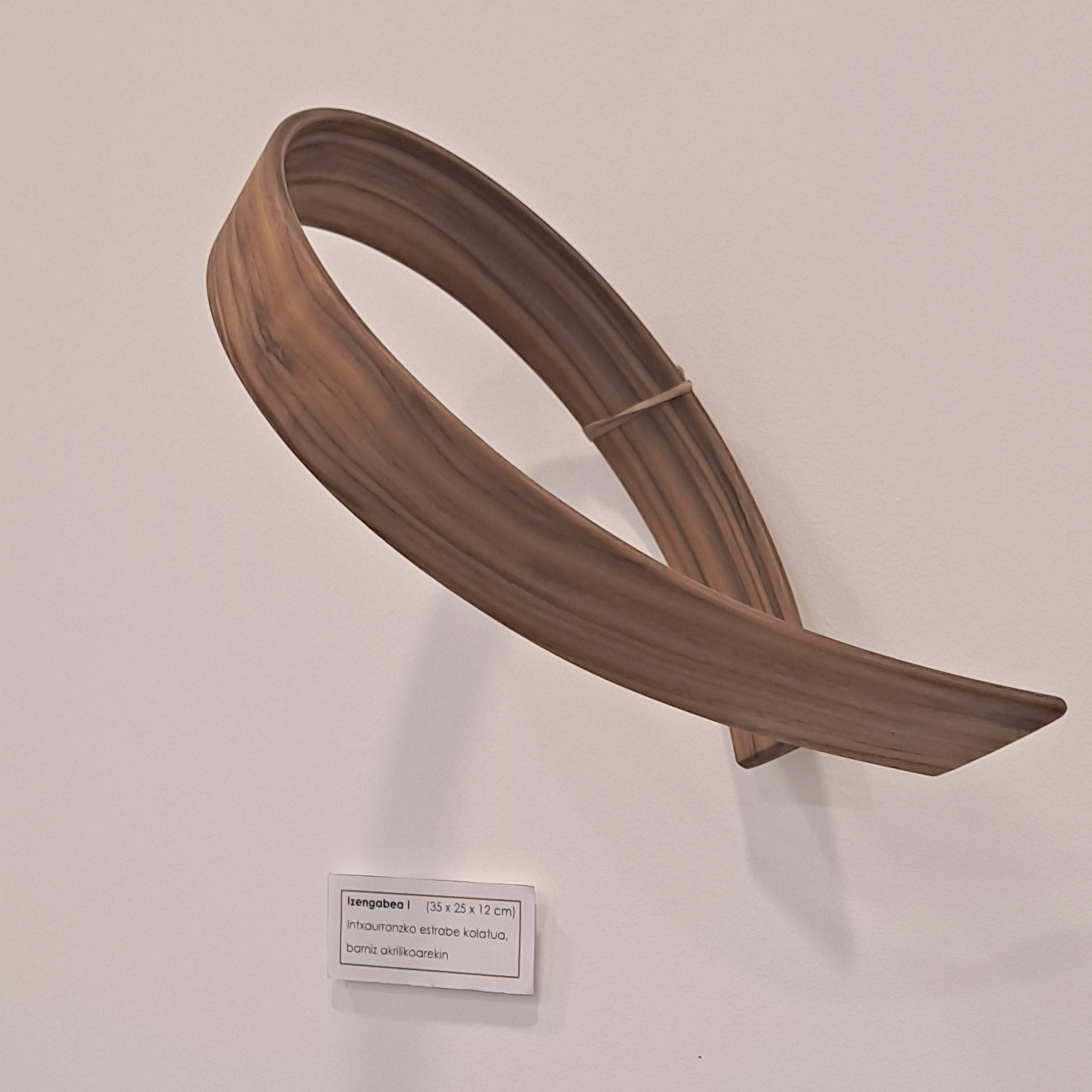 Arte-escultura-madera-exposicion-Cruz-Ituarte-madera-Gipuzkoa